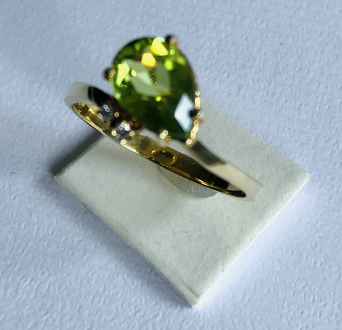 Perydot Ring Tropfenform